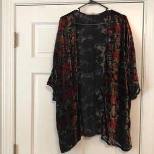 Floral velvet kimono